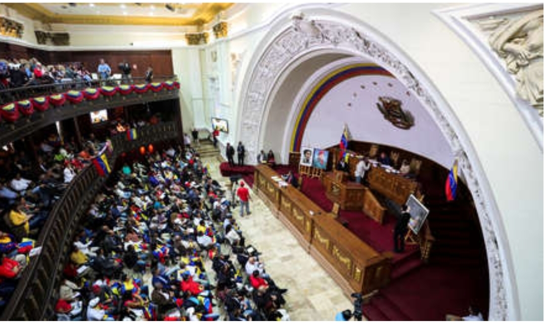 Ente electoral de Venezuela entrega credenciales a diputados electos