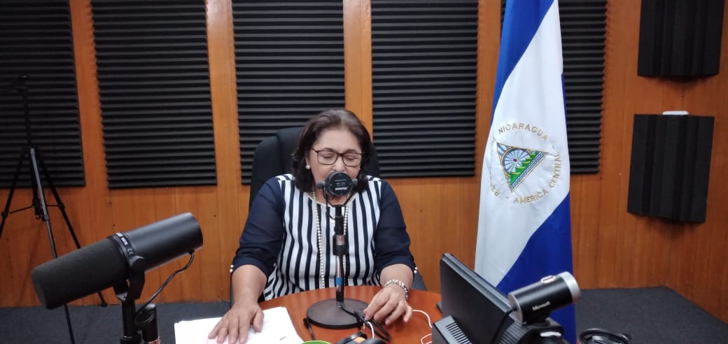 Ministra de Educación destaca avance tecnológico en el año escolar 2020
