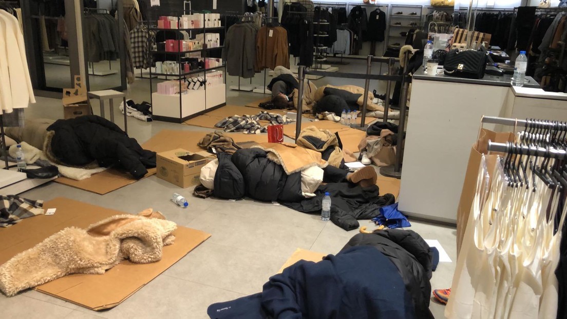 Unas cien personas atrapadas en centro comercial en Madrid por nevada
