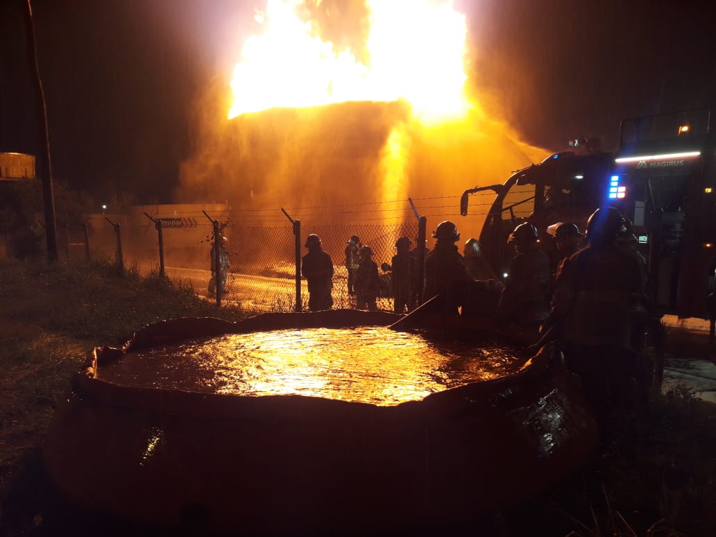Paraguay: Tormenta deja 3 muertos y causa incendio en petrolera.