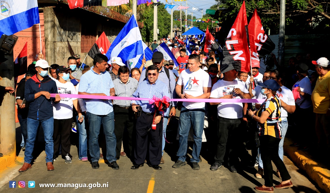 Georginito celebra inauguración de calles nuevas