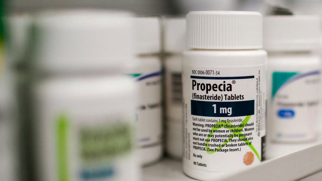 Comercializan por años medicamento contra la calvicie sin advertir que lo relacionan con suicidio