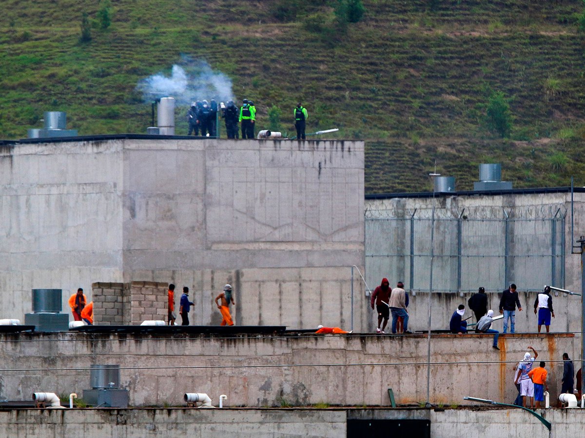 Ecuador reporta 75 reclusos fallecidos
