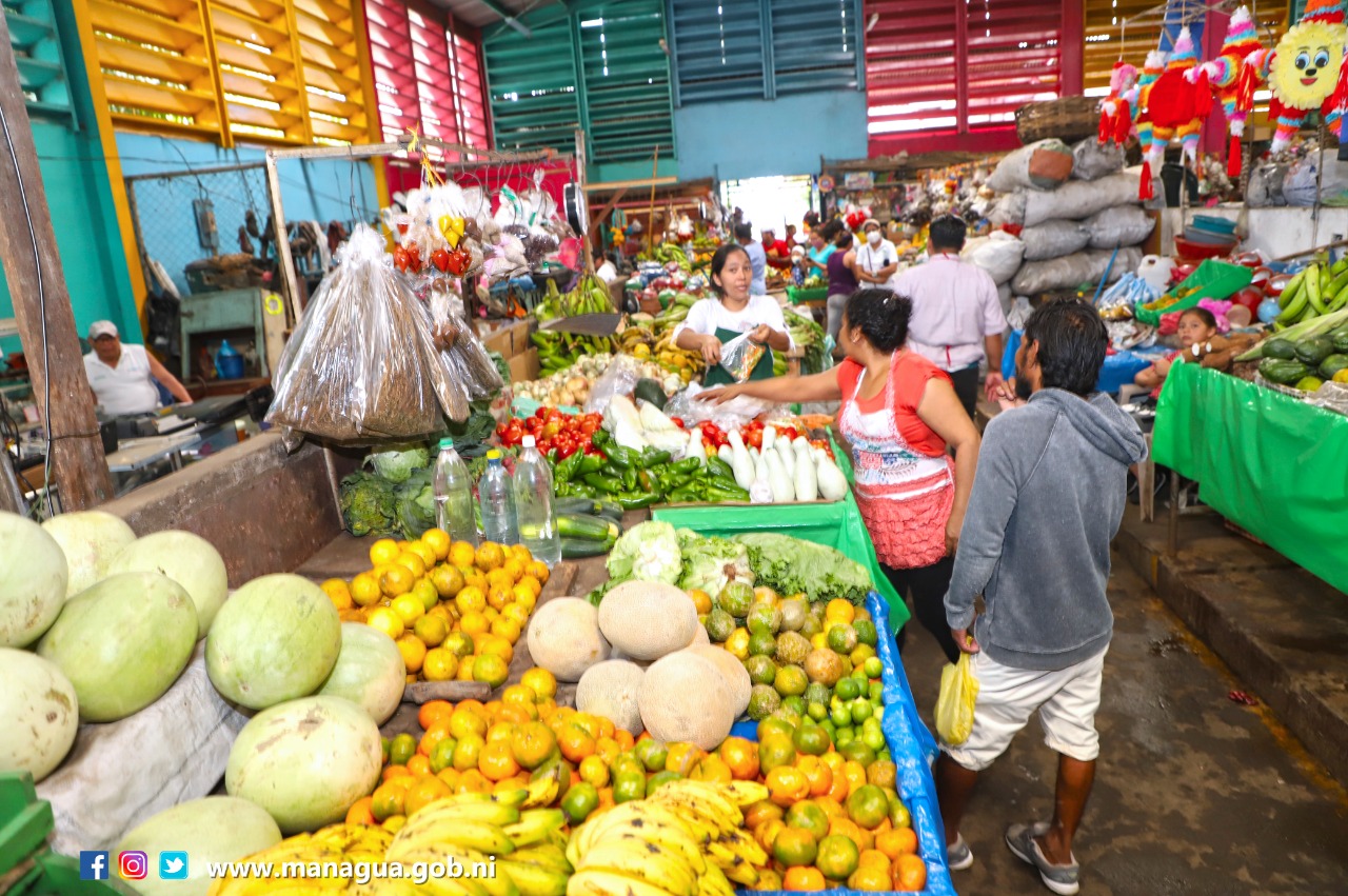 Mercados municipales ofertan descuentos en los productos de la temporada de verano