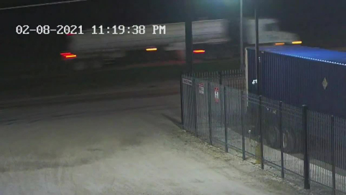 Llamada al 911 salva a unos 80 migrantes hacinados en un camión cisterna