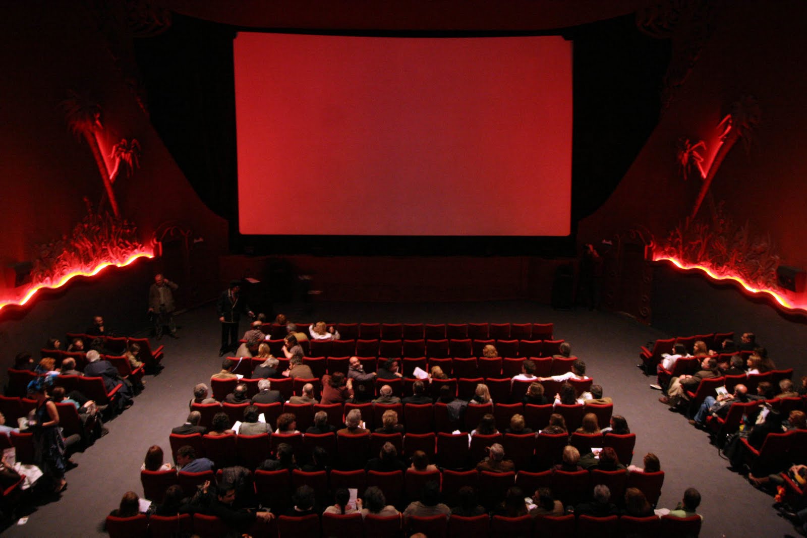 Chile abrirá salas de cine
