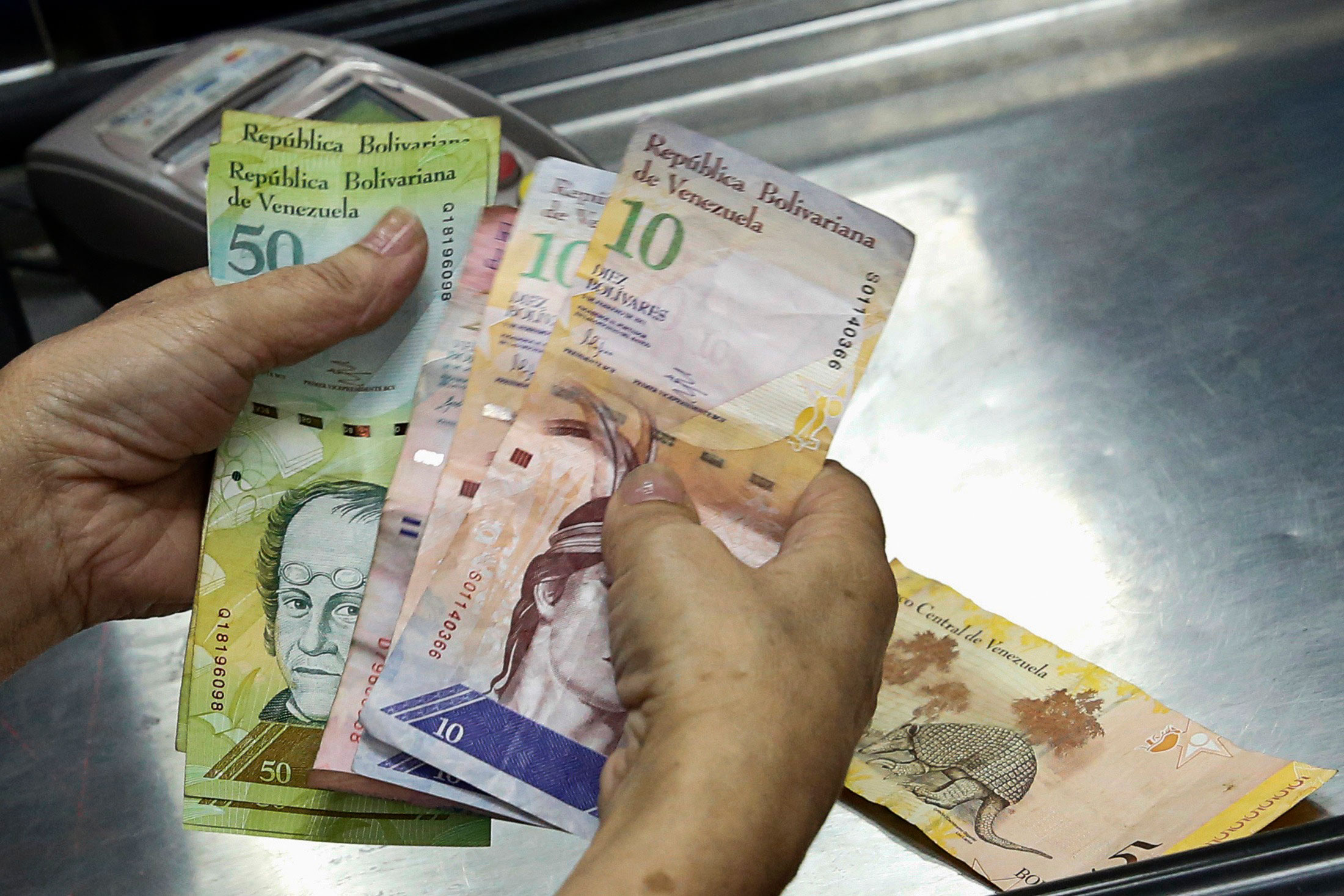 Bloqueo de EE.UU afecta la economía de los venezolanos