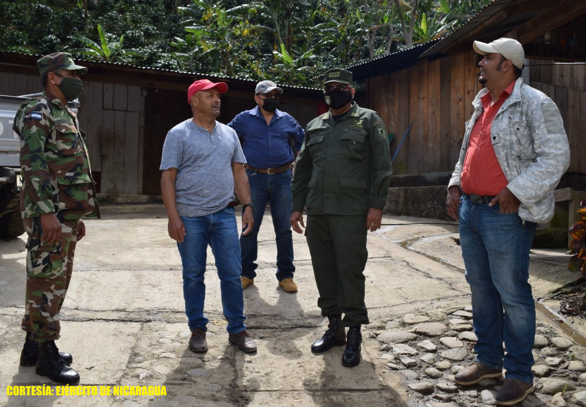 Ejército visita fincas cafetaleras en Nueva Segovia