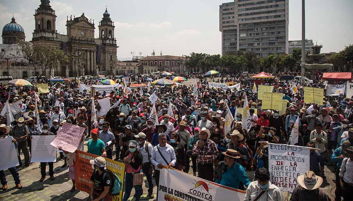 Indígenas y campesinos exigen la renuncia del presidente de Guatemala