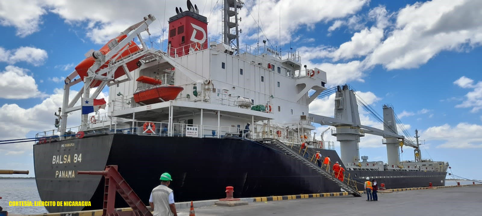 Naval da protección, seguridad e inspección a embarcaciones y flota pesquera industrial