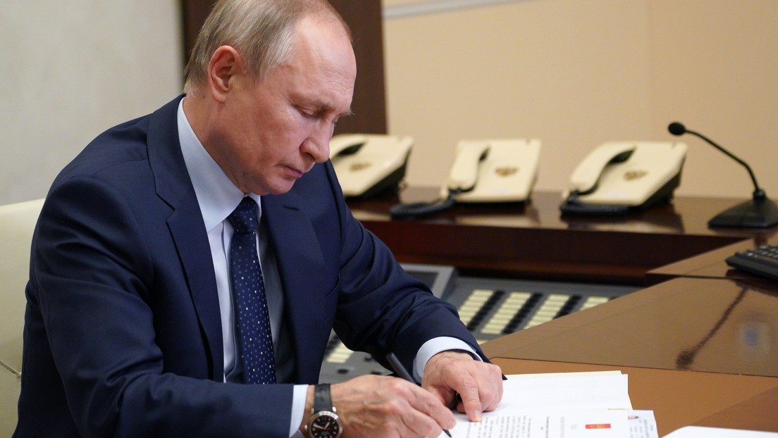 Putin firma paquete de leyes para endurecer los delitos de nazismos