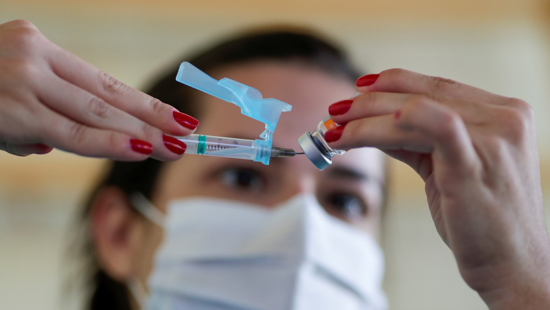 Canciller chino señala a los responsables de la carencia de vacunas contra el coronavirus