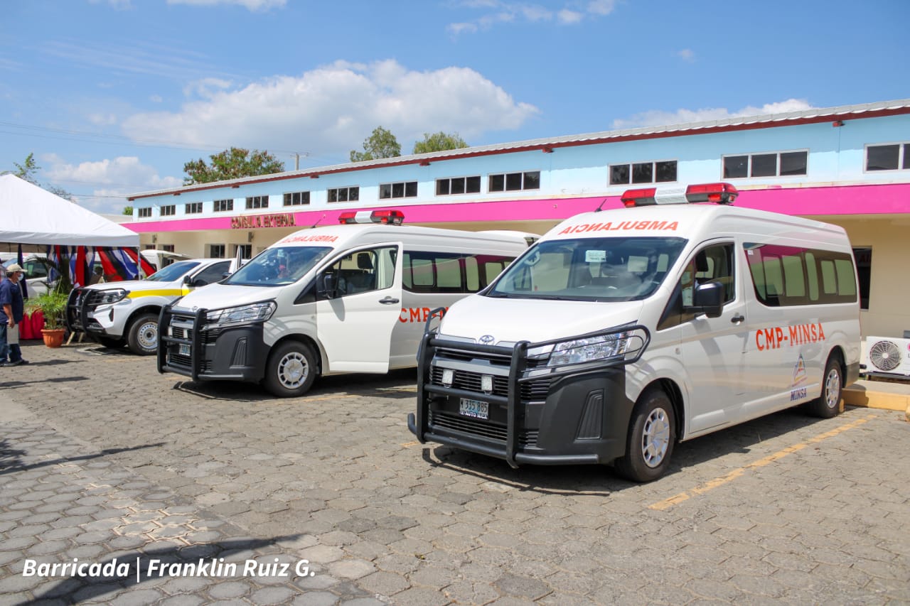 Minsa entrega 5 ambulancias equipadas a Clínicas Provisionales del país