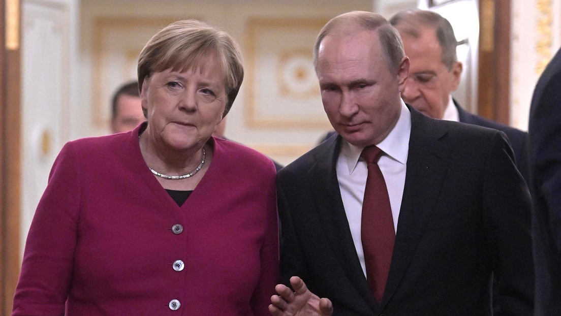 Putin advierte a Merkel sobre la crisis interna de Ucrania
