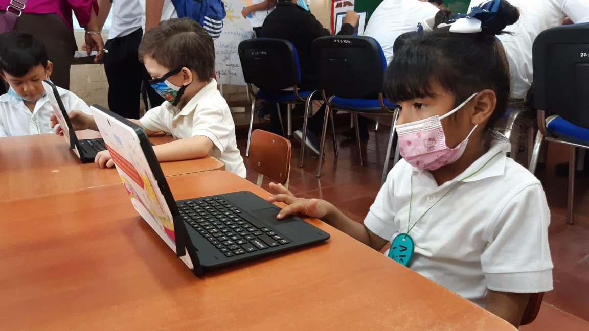 Estudiantes de colegios públicos celebran Día Internacional de la Ciencia y la Tecnología