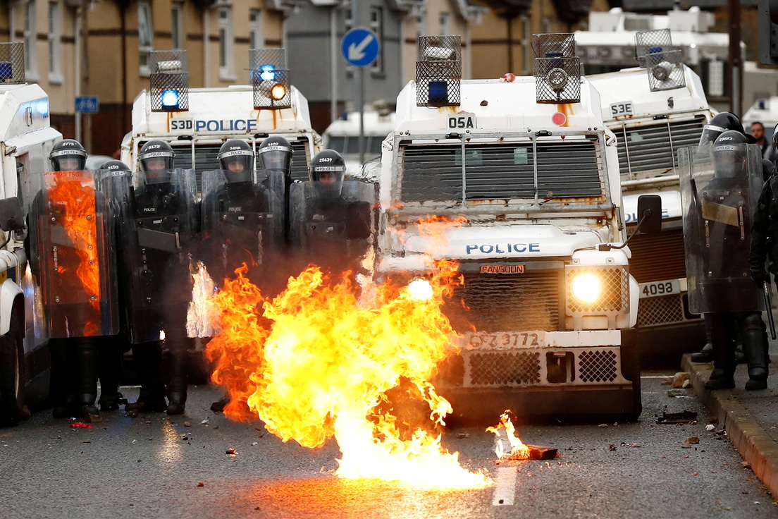 Más de 70 policías heridos en Irlanda del Norte ¿qué está pasando?