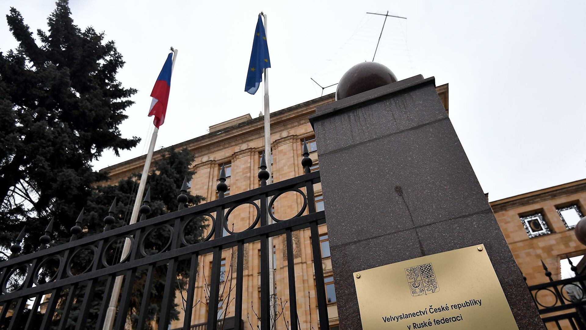 Embajada checa en Rusia solo contará con 5 diplomáticos