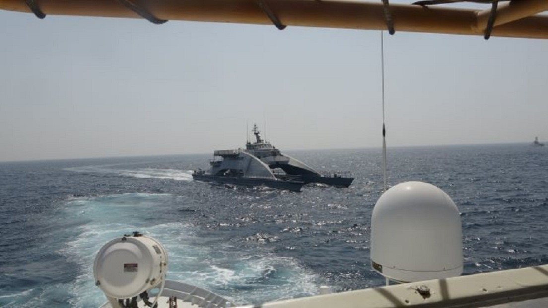 Acercamiento de navíos iraníes, provoca tensión con buque de EE.UU. en Golfo Pérsico