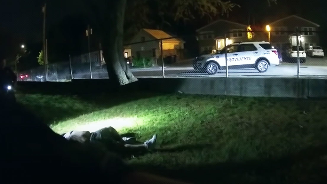 Hombre muere en acción policial tras ser esposado en Rhode Island, EE.UU.