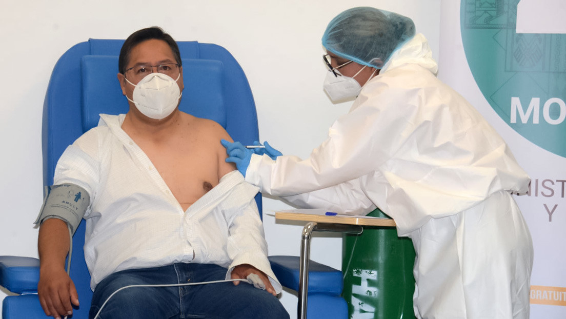 Presidente de Bolivia recibe la primera dosis de la vacuna rusa contra la Covid-19