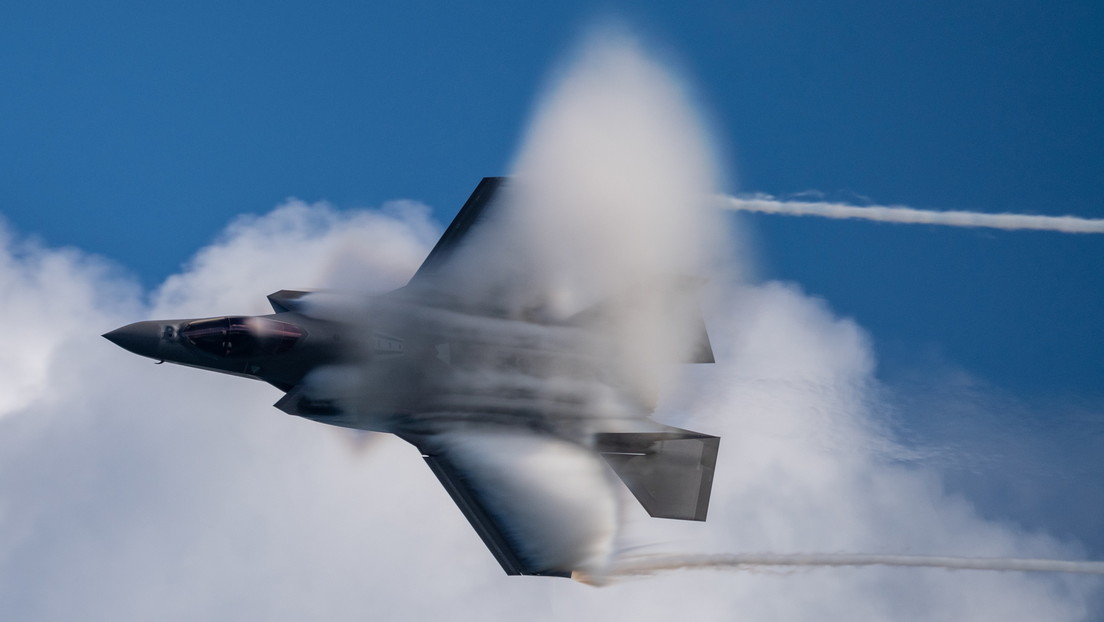 EE.UU. podría cancelar  venta de 50 cazas F-35 a EAU por raros lazos con China