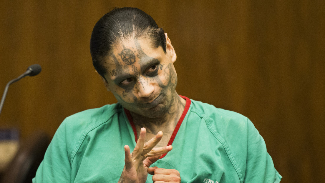 Reo satanista que decapitó a su compañero de celda, revelan investigaciones, que ambos estaban vivos