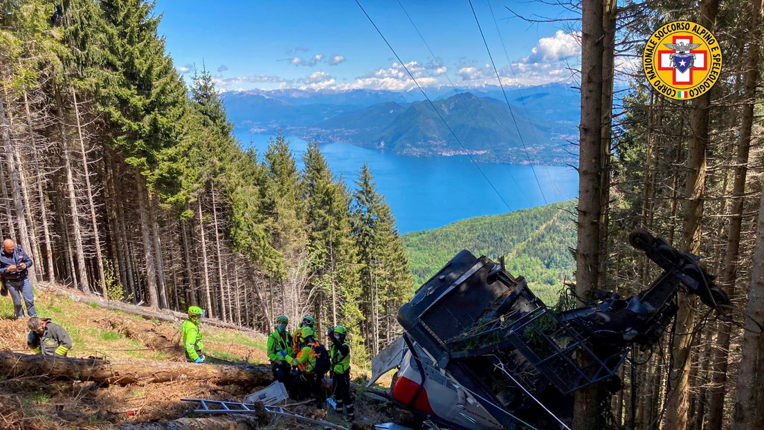 Niño que sobrevivió a la caída de un teleférico en los Alpes italianos, se recupera