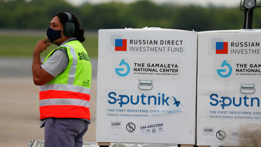 Llega a Argentina el primer lote del principio activo para la producción de la vacuna Sputnik V