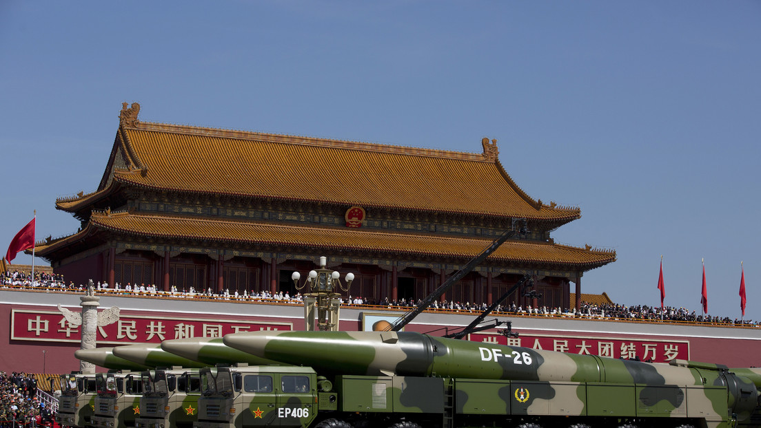 China prueba sus misiles balísticos DF-26