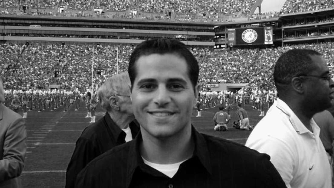 Hallan muerto por aparente suicidio a un reportero que reveló una reunión secreta de Bill Clinton