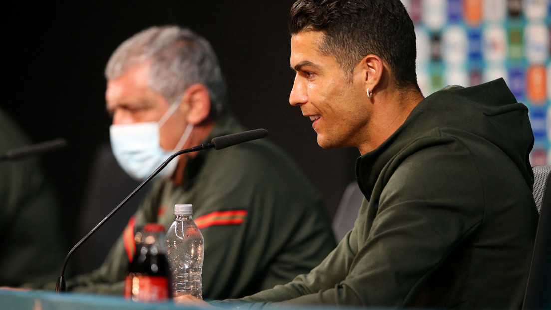 Coca-Cola pierde 4.000 millones de dólares por Cristiano Ronaldo que retira dos botellas en una rueda de prensa