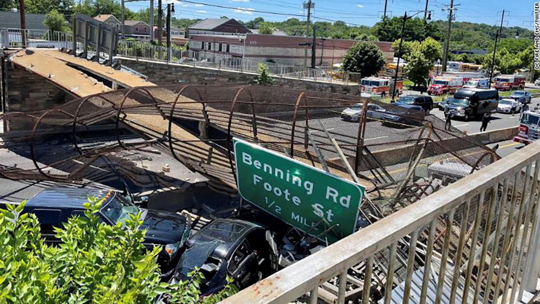 Cinco personas heridas después de colapsar puente peatonal en Washington