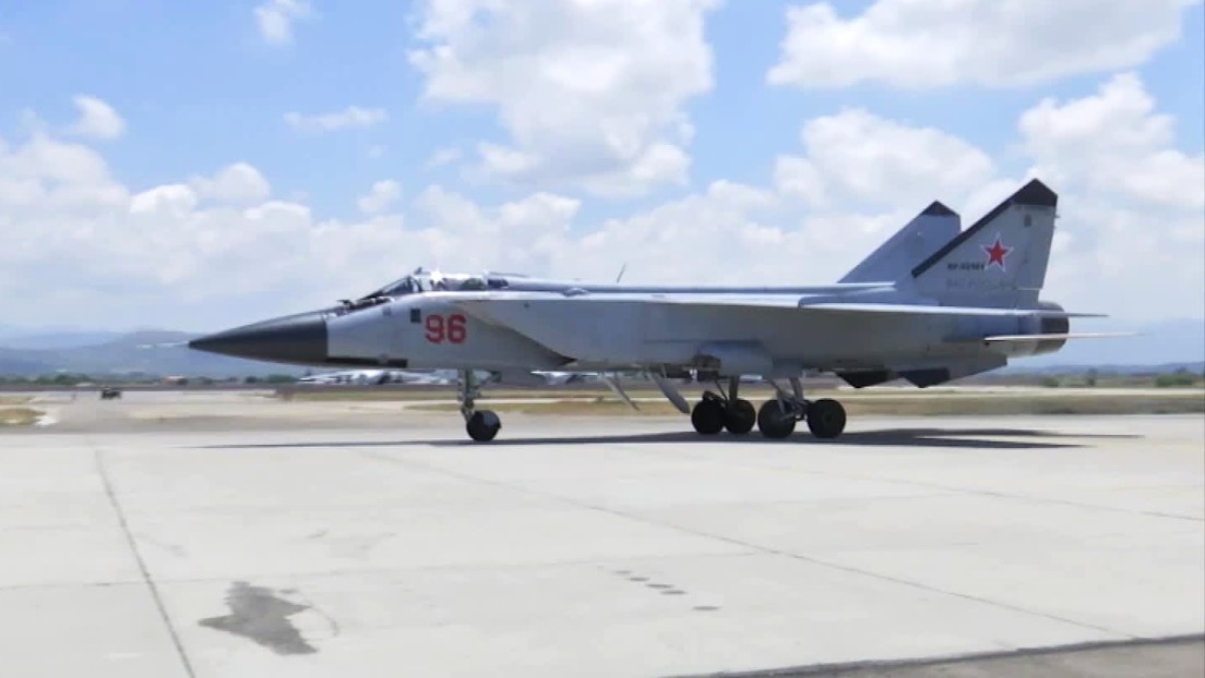 Cazas MiG-31K equipados con misiles hipersónicos realizan maniobras en el Mediterráneo