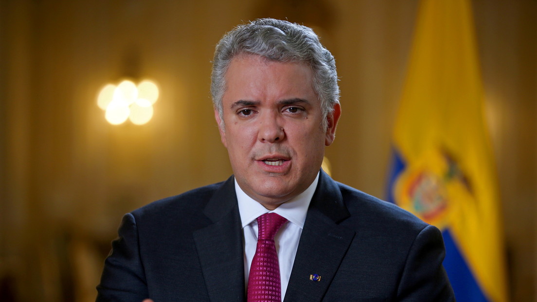 Ivan Duque firma una ley que reducirá la jornada laboral en Colombia