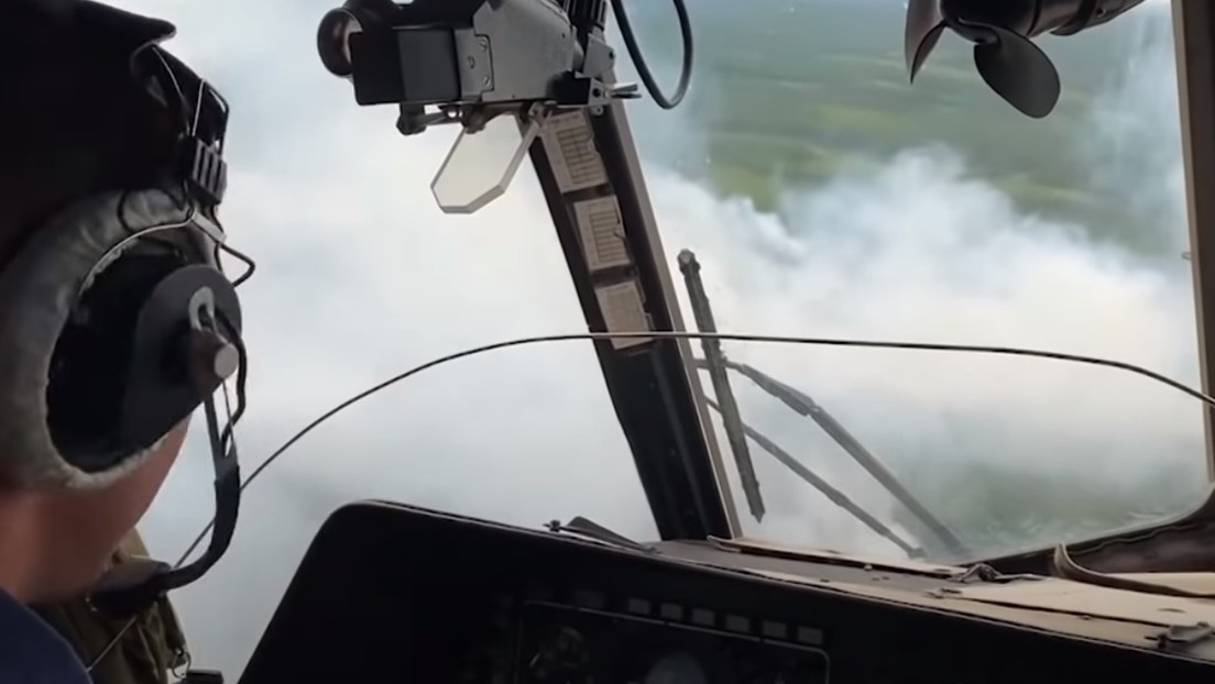 Militares rusos ayudan a combatir incendios forestales en Siberia