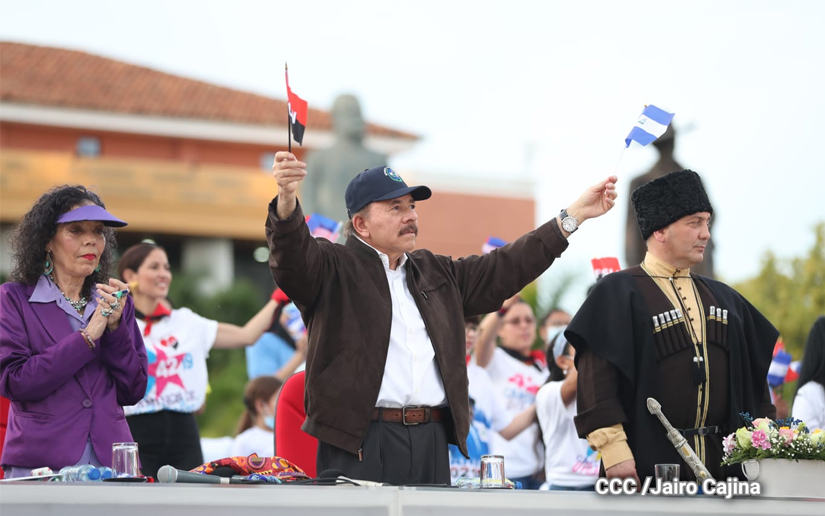Copresidentes encabezan el acto por el 47 aniversario de la Revolución
