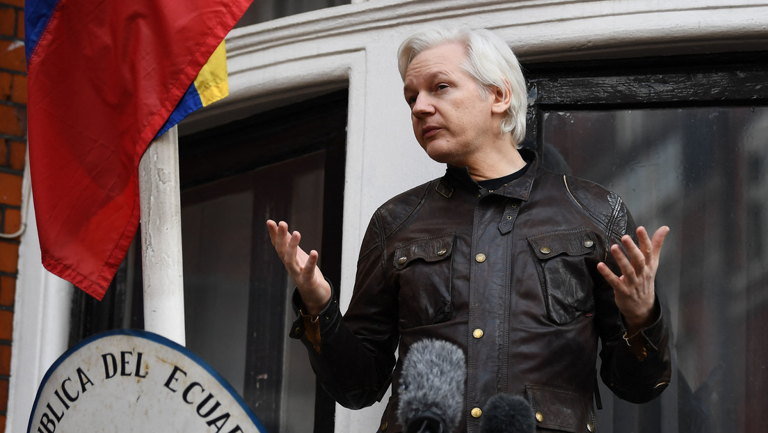 Filósofo Slavoj Zizek tacha que fundador de WikiLeaks es una “ironía retorcida” el hecho de que Assange cumpla años un día antes del 4 de julio