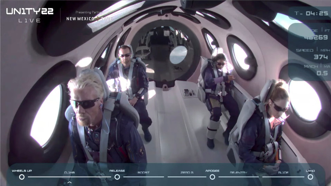 El británico Richard Branson ha realizado con éxito este domingo su primer vuelo espacial
