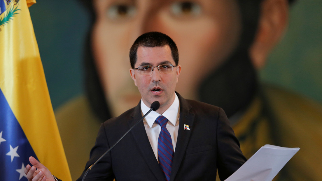 “Usted está al frente de un narcogobierno exportador de drogas y violencia”, respondió  Jorge Arreaza, al presidente colombiano.