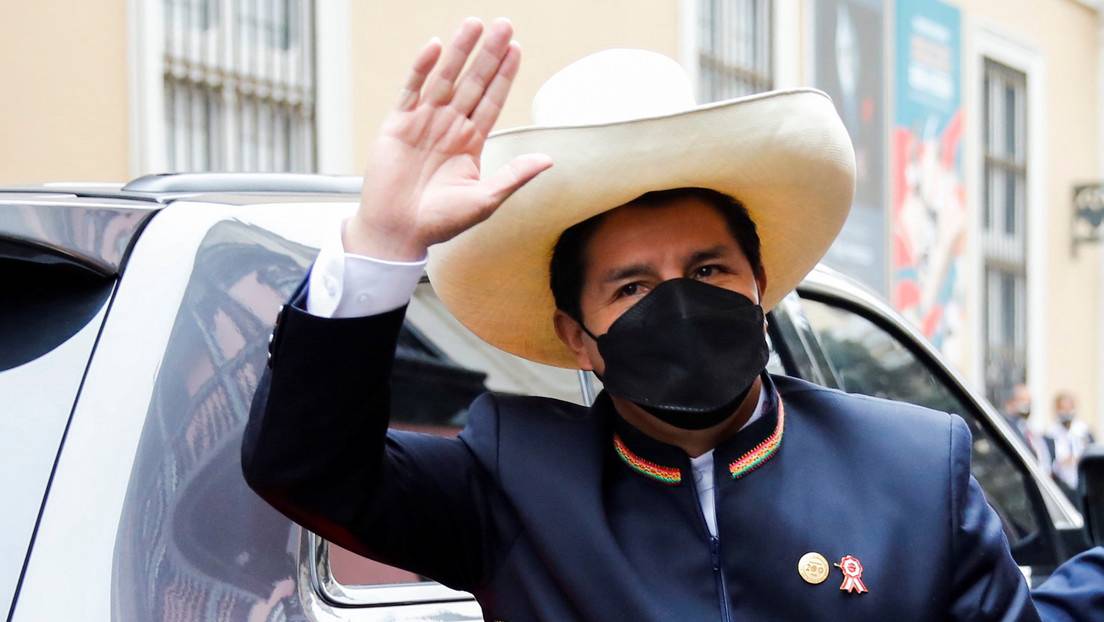 Pospone la juramentación del primer Gabinete de Ministros de Pedro Castillo en Perú