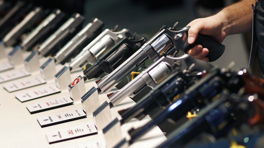 Fabricantes de armas de EE.UU. niegan prácticas negligentes en respuesta a la demanda en su contra