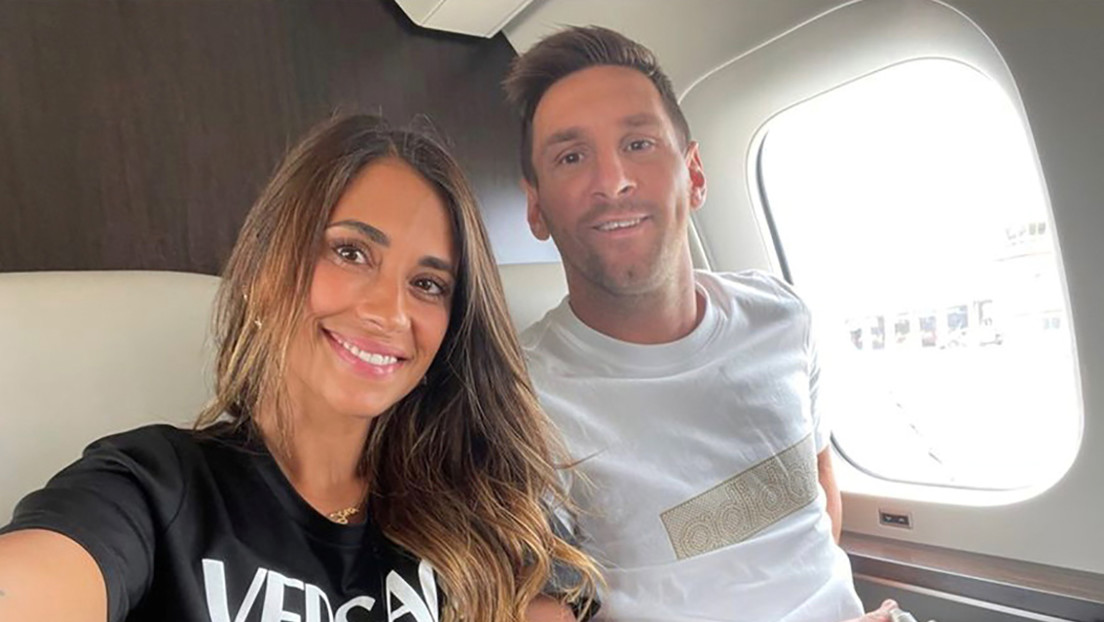Lionel Messi llega a París para firmar su contrato con el PSG