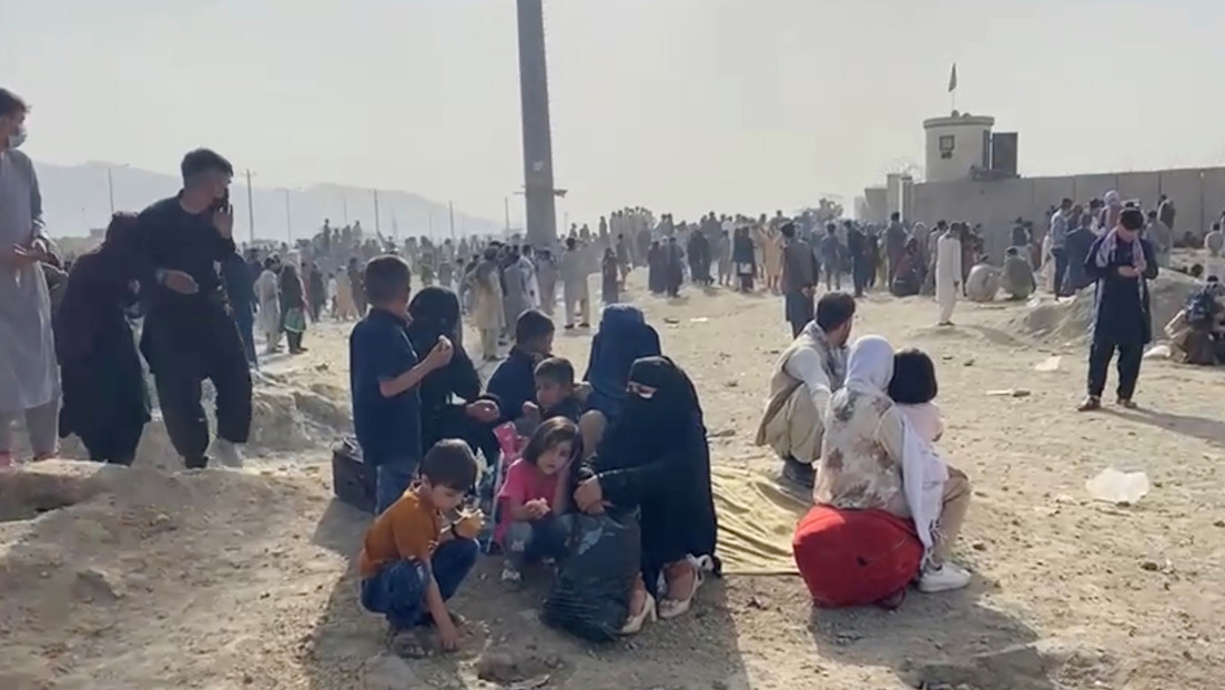 Tropas EE.UU. abren fuego en el aeropuerto de Kabul para dispersar a las multitudes