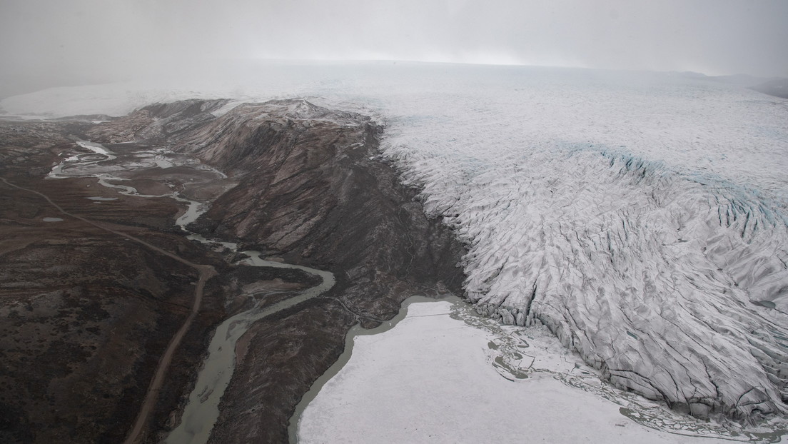 Llueve en Groenlandia por primera vez en la cima de la capa de hielo