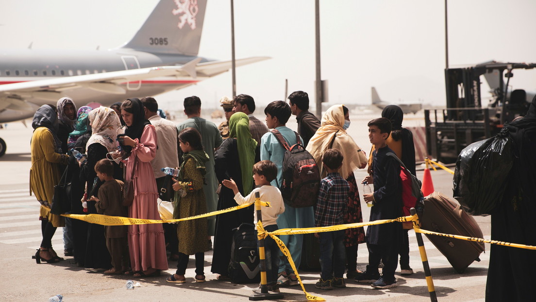 Aviones estadounidenses despegan cada hora “independientemente de que estén llenos o no” de afganos desde Kabul
