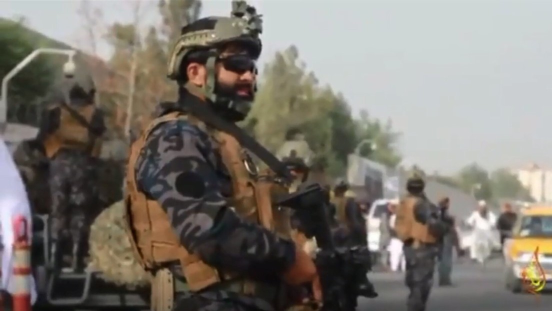 Talibanes se burlan de EE.UU. ocupan y lucen  uniformes militares norteamericanas