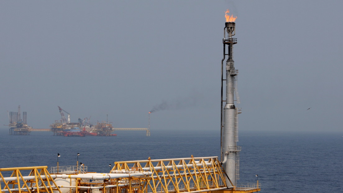 Se incendia una plataforma marina de Pemex en el golfo de México