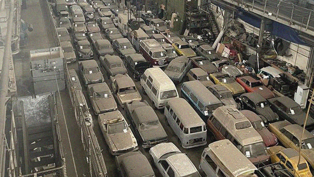 Encuentran colección de casi 200 coches clásicos abandonados en Londres