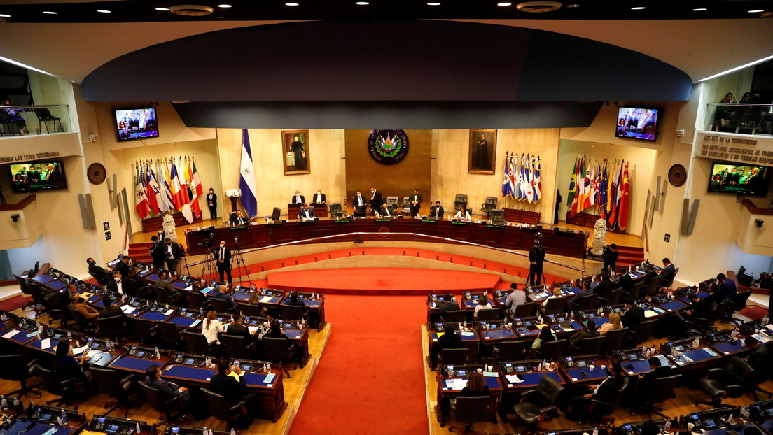 Corte Suprema de Justicia de El Salvador autoriza la reelección presidencial