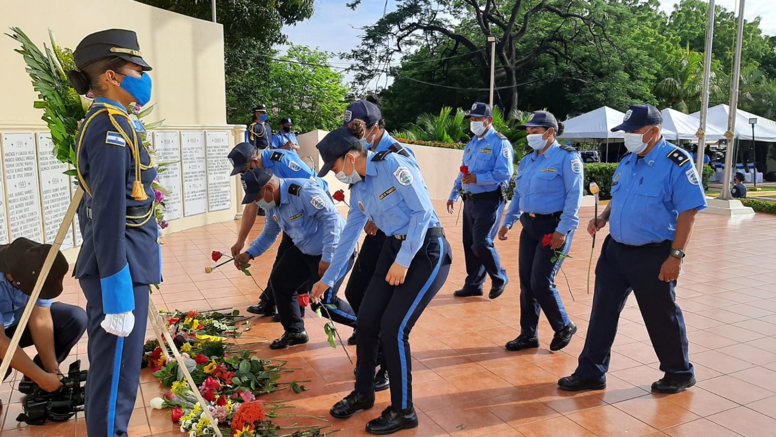 Policía Nacional rinde homenaje a hombres y mujeres caídos en el 42 aniversario de su fundación